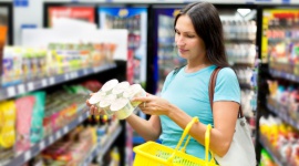 Jak czytać etykiety? Przewodnik po etykietach Zakupy, LIFESTYLE - Etykieta produktu jest źródłem najważniejszych informacji z punktu widzenia zdrowia i samopoczucia. Niestety, nadal większość z nas nie czyta etykiet w trakcie zakupów.