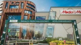 „Śmiało! Przech(ł)odzimy!”, czyli Zielone Arkady na letnie upały Zakupy, LIFESTYLE - Sposób na letnie (prze)chłodzenie? Kurtyna wodna w Zielonych Arkadach!