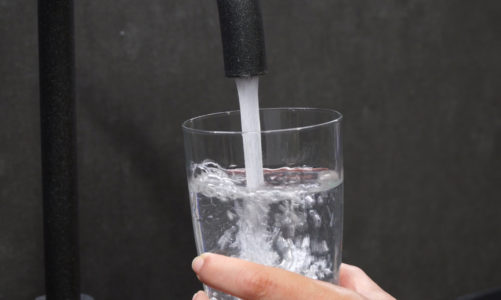 Innowacyjne kryształy oczyszczają wodę z metali bez usuwania przy tym cennych jonów. To szansa na rozwiązanie problemu niedoboru wody [DEPESZA]